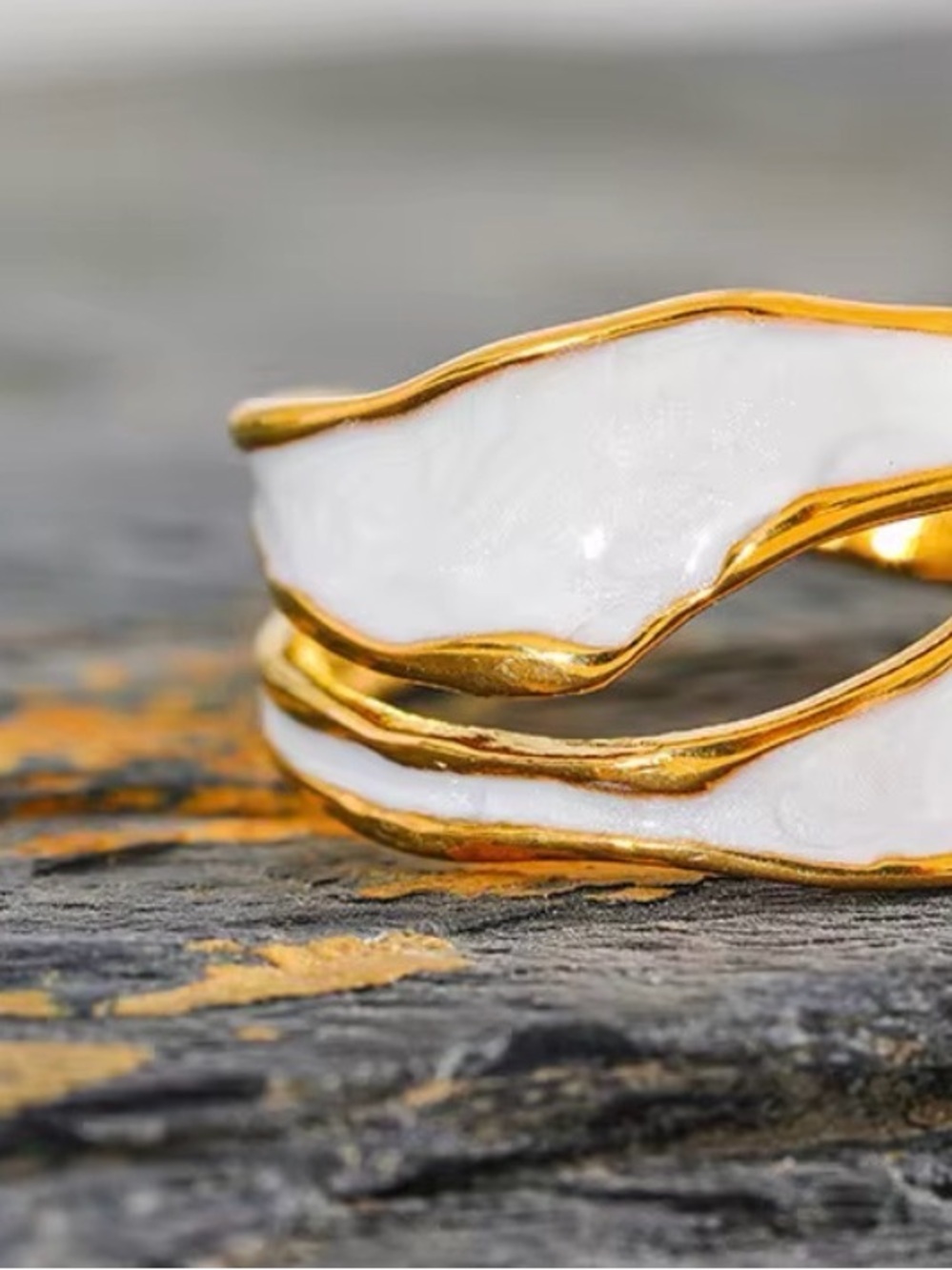 Gold-tone Ring with White Marbled Inlay - Picture 6 of 7